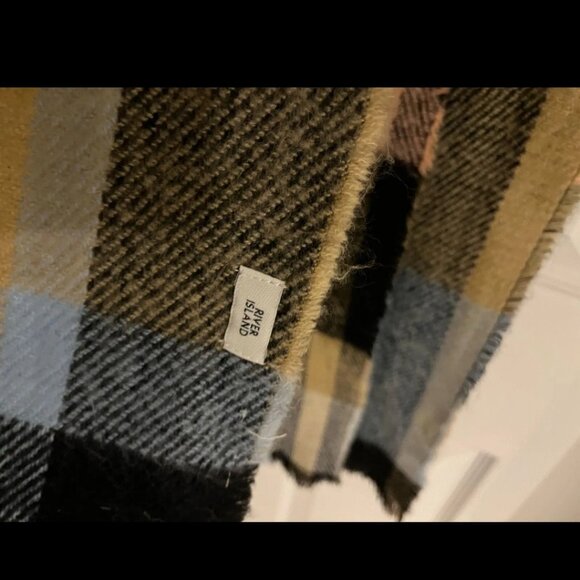 River Island Oversized Beige Tartan Scarf With Frayed Hem - Picture 2 of 3